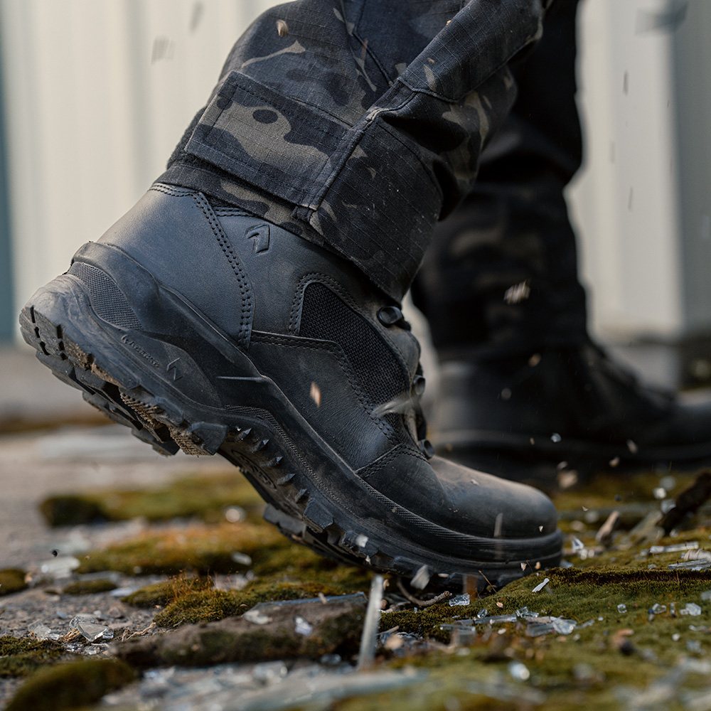 Trooper GTX High Side Zip on broken glass