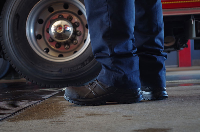 Why is it Important to Wear Safety Shoes?