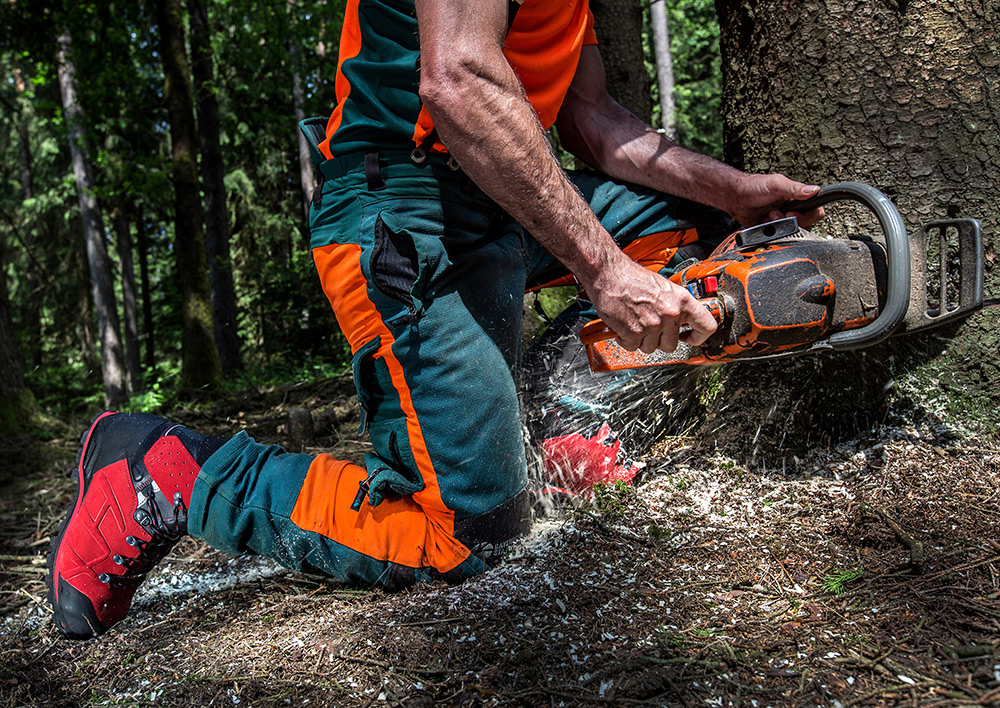 603109_protector-ultra_signalred_act05