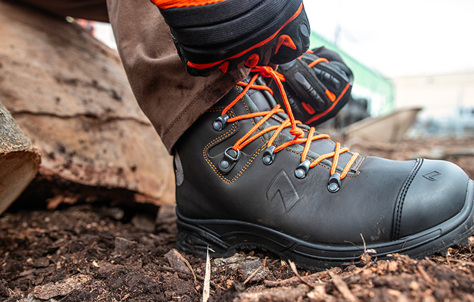 2-Zone lacing blog cover featuring the Airpower XR200 being laced up with work gloves on in an outdoor setting