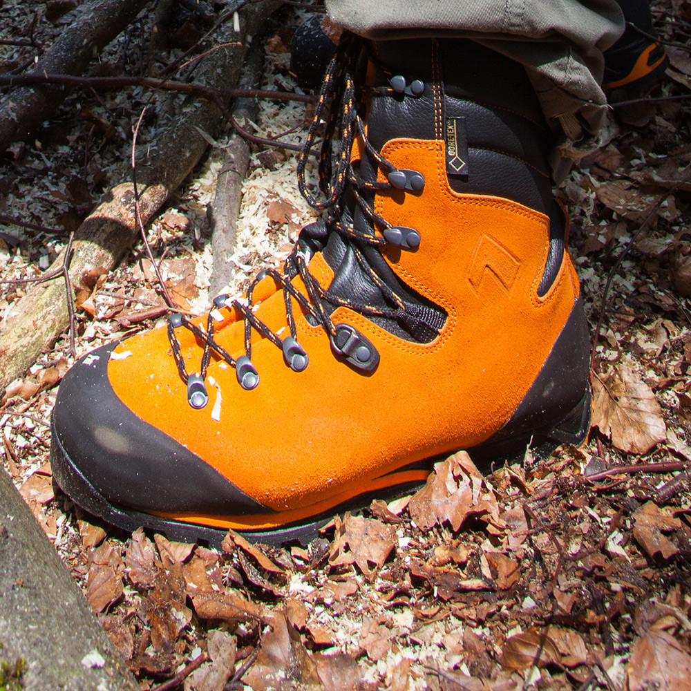 View of Advantages of a 2-Zone Lacing System for Work Boots