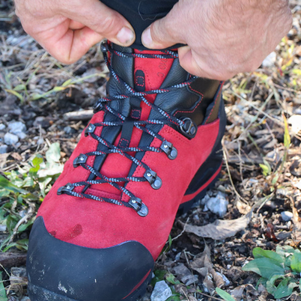 Advantages of a 2-Zone Lacing System for Work Boots